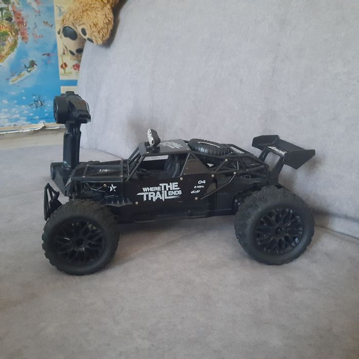 Джип на радіокеруванні