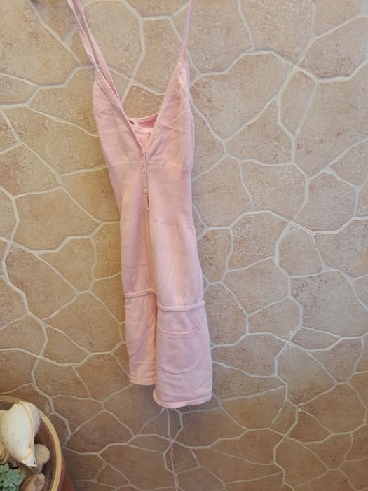 ROUPA variada em bom estado