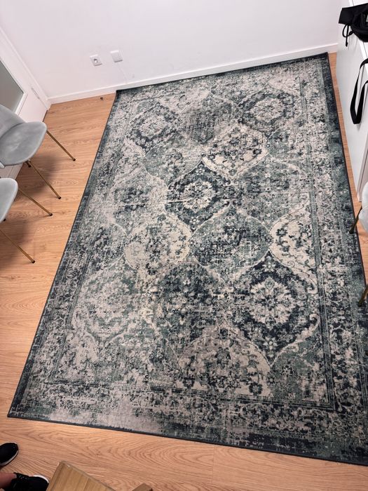 Carpete vintage em bom estado .