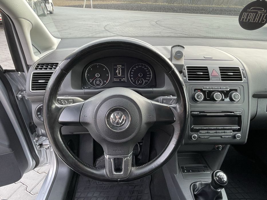 Volkswagen Touran 2.0 tdi 2012 року
