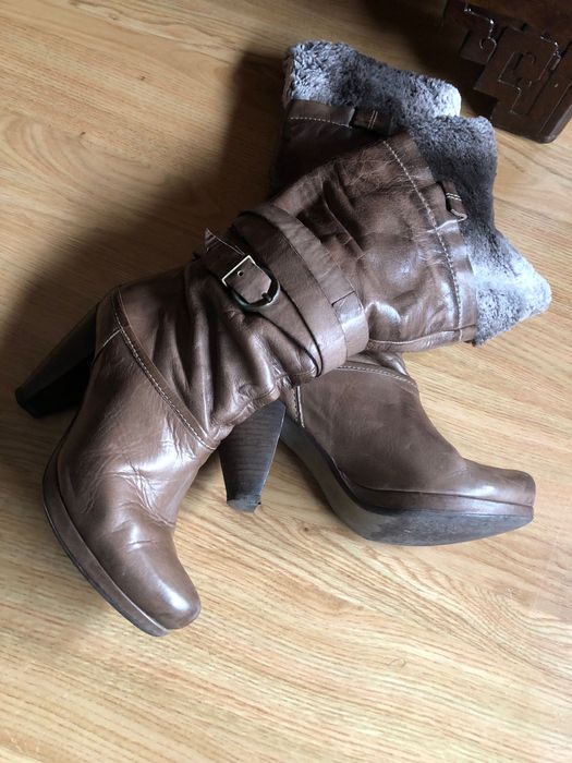 Botas castanhas com pêlo