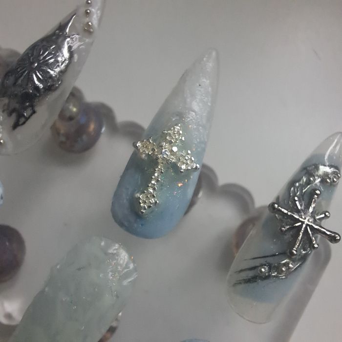 Niebiesko Białe Zimowe Tipsy Stiletto