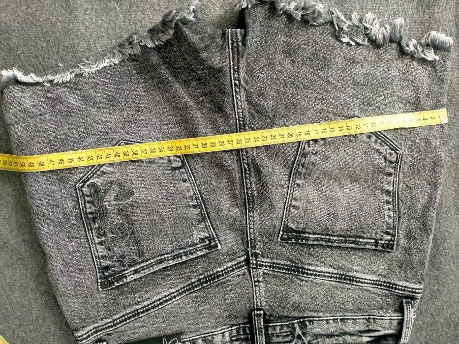 Шорти джинсові жіночі .