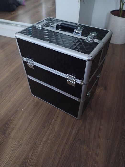 Kuferek kosmetyczny lampa UV frezarka