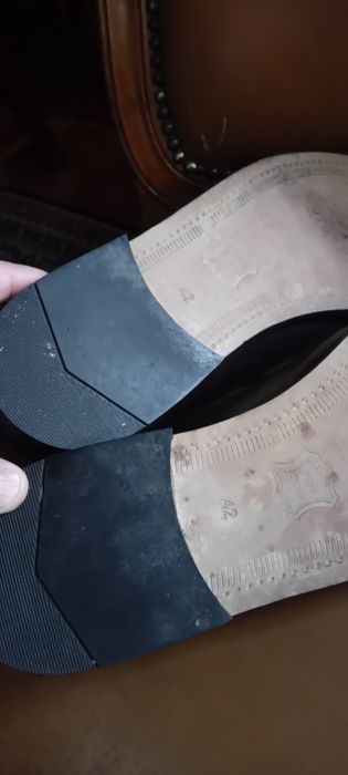 Sapatos  em pele , cor castanho