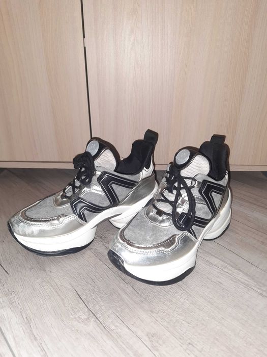 Жіночі кросівки на платформі