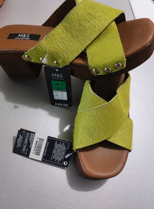 Шикарне взуття M&S шкіра block  heel clogs lime яскраві стукалки