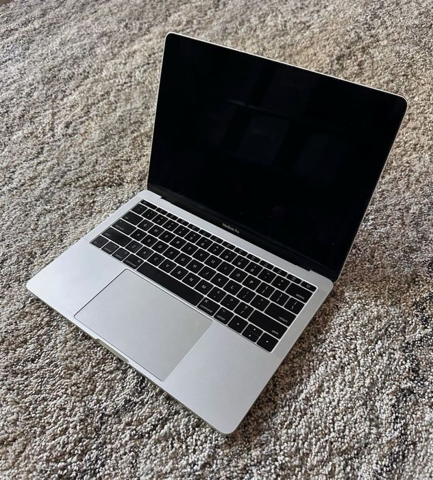 MacBook Pro Apple 13 polegadas cor cinza com 16GB de memória RAM Intel Core i5 dual-core 2.3GHz