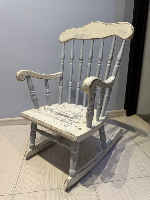 Fotel prowansalski bujany dla dzieci vintage do sesji zdjeciowej