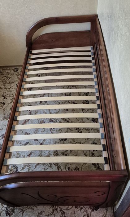 Ліжко-диван підліткове з масиву ясеня 90х200 см із ящиками