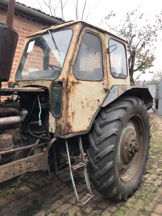 Продам трактор ЮМЗ 6 з плугом і прицепом.