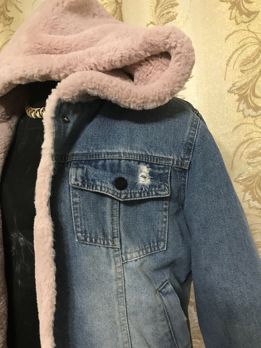 Джинсова куртка на хутрі з капюшоном