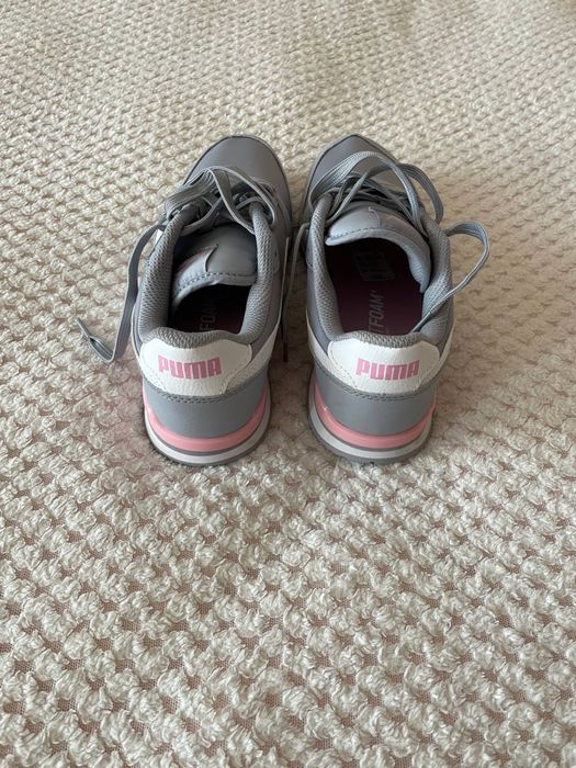 Нові кросівки Puma
