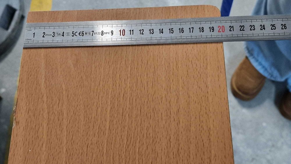 Móvel alto para CDs/DVDs 100,5 cm c/ porta em vidro — impecável