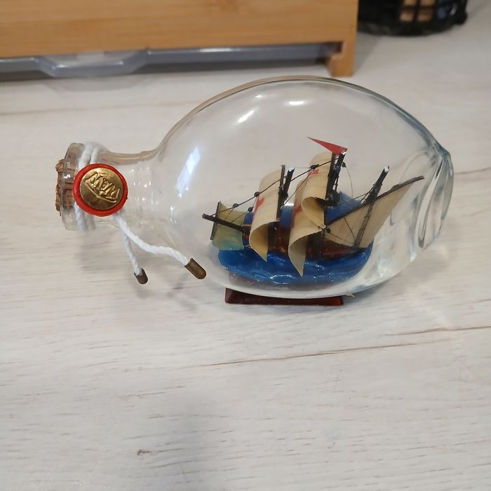 Zabytkowy żaglowiec w butelce .Vintage z lat 60. XX w.