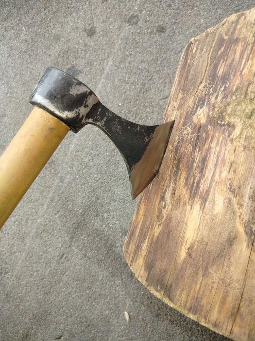 Replika średniowiecznego topora – ręczne kucie