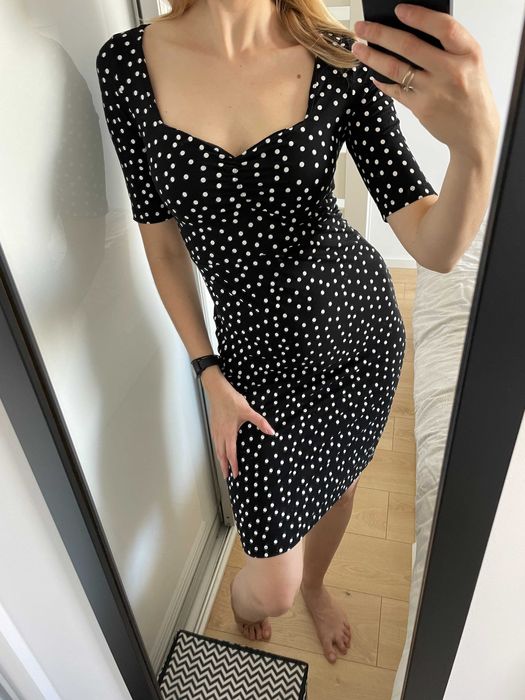 Sukienka w groszki Anna Field dekolt serce