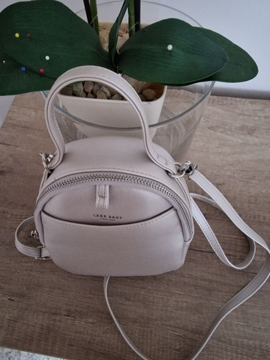 Srebrny mini plecaczek"Zara".