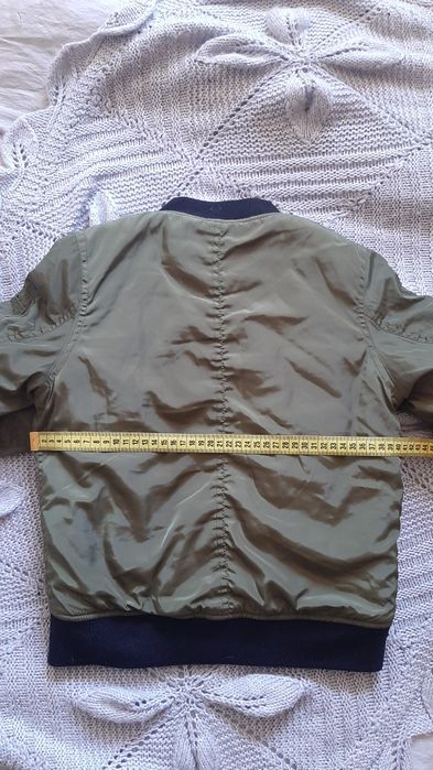 Куртка-бомбер на 9-10 років