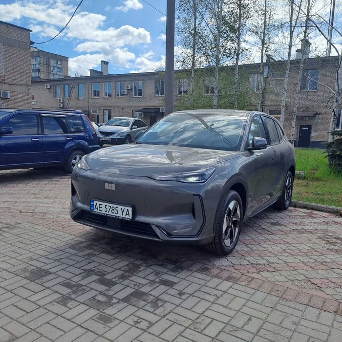Новий електричний кросовер GEELY EX5 .