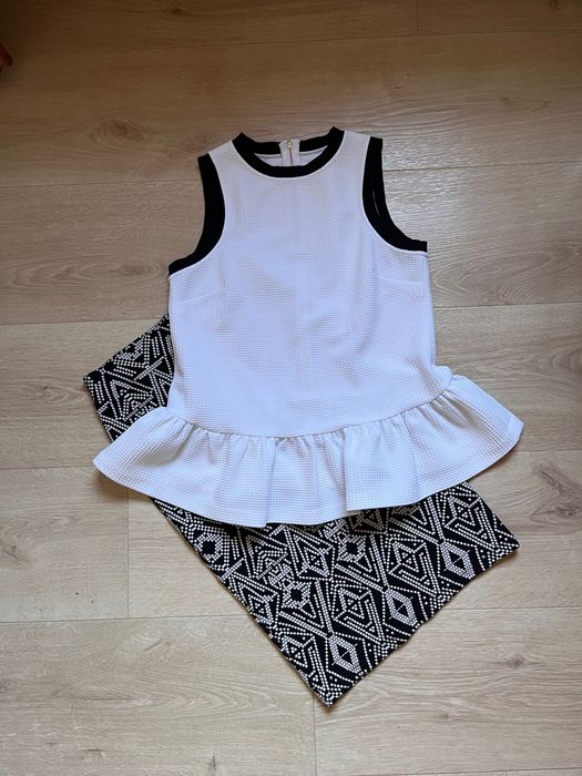 Tanio bluzka Pinko L z falbanką zapinana na zamek + ew. spódnica M&S
