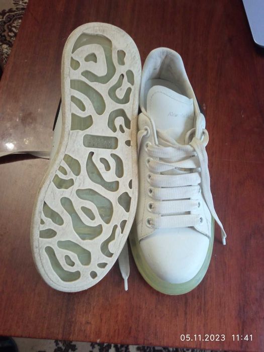 Продам кожаные женские кроссовки Alexander McQueen (Размер 39)