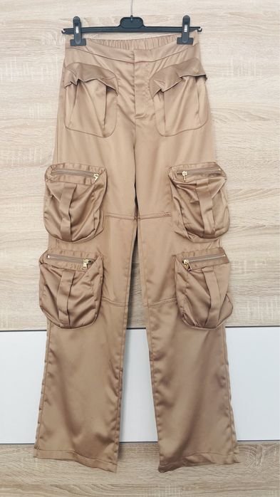 Calças cetim bolsos