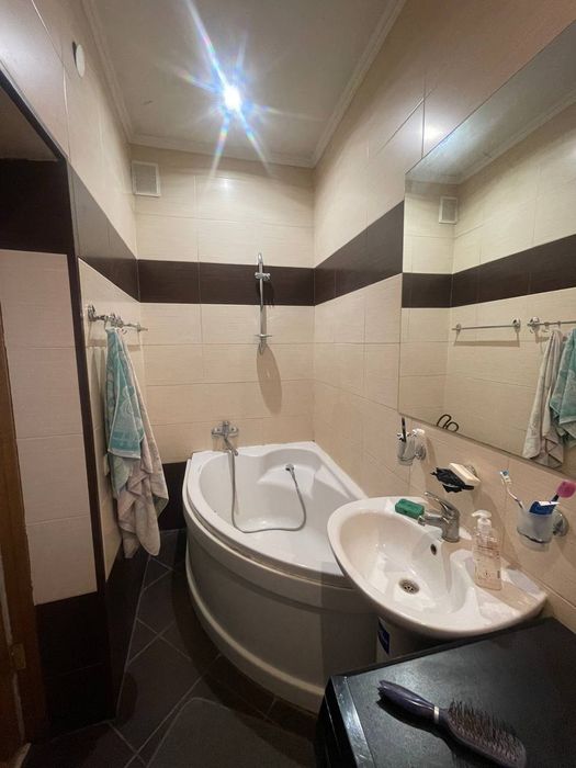 Оренда половини будинку  П П Борщагівка . Ціна с комунальними