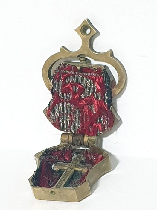 Pequeno antigo relicario do Sec. XIX