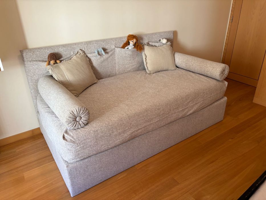 Cama dupla 2x90x190 em tecido lavável com efeito sofá