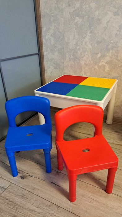 Продам дитячій стіл зі стільцями