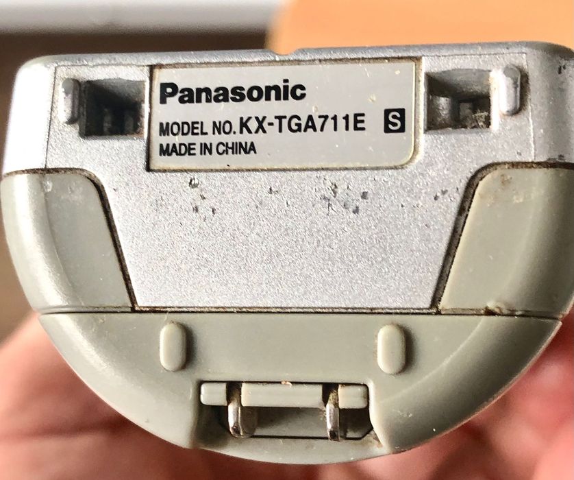 Zestaw bezprzewodowy Panasonic KX-TG7120E z 4 słuchawkami