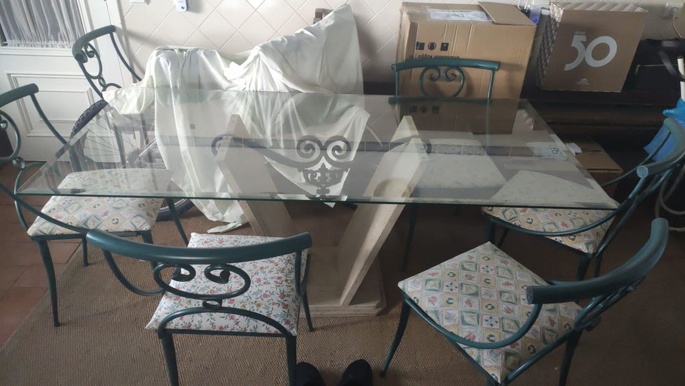 Vende-se mesa e 6 cadeiras