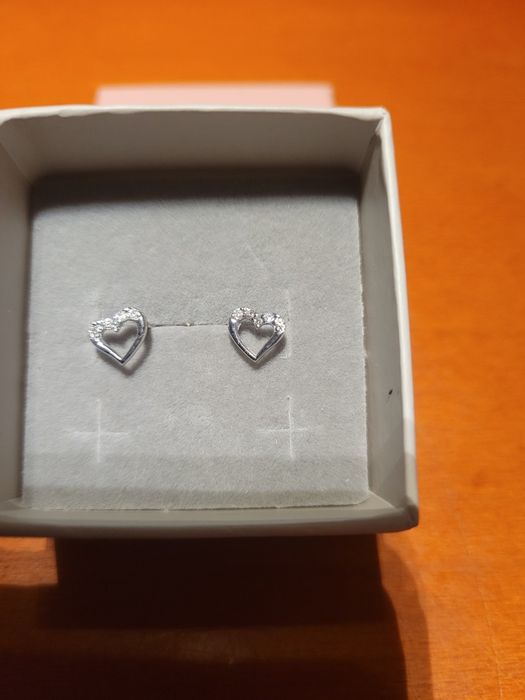 Kolczyki wkrętki białe złoto serca z brylantami