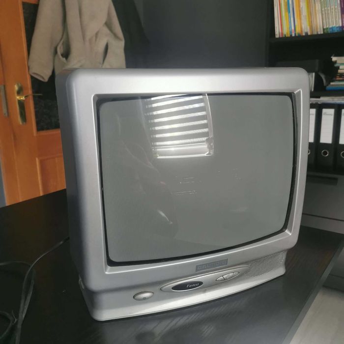 Telewizor kineskopowy CRT Grundig P37-1101/5 TXT 14 cali retro sprawny