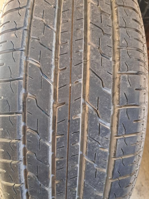 Pneus Bridgestone B390 (195/60R15) c/ jante