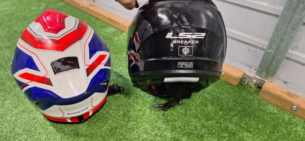 Kaski motocyklowe i stopka