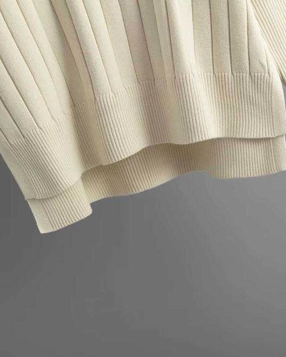 Продам стильний жіночий костюм із в’язаного трикотажу: светр + штани.