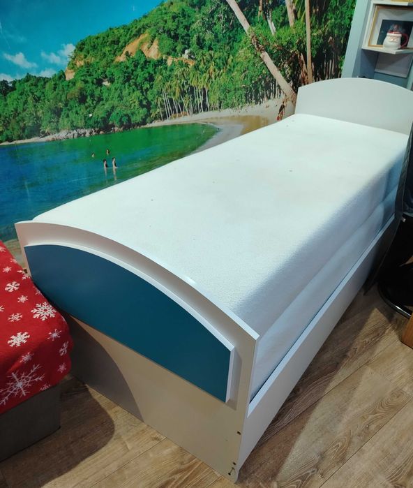 2 Luzka, komoda, schowek, 2 biurka