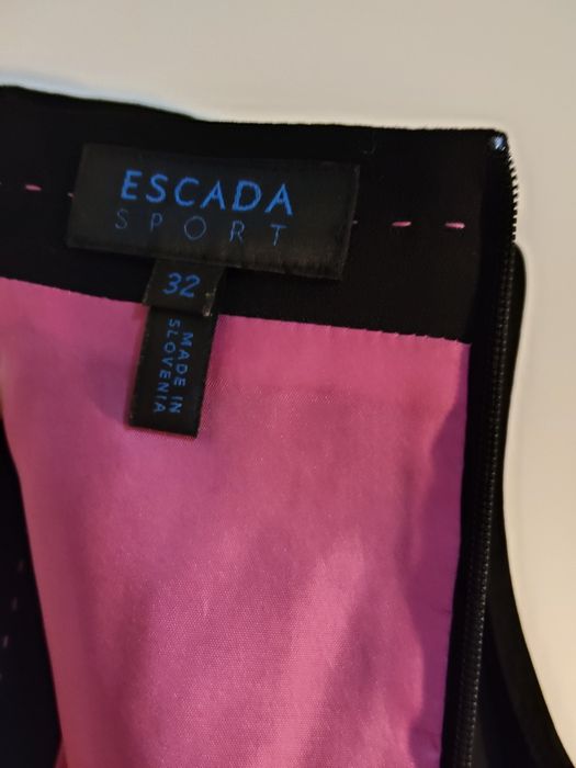 Lindo Vestido Preto marca Escada