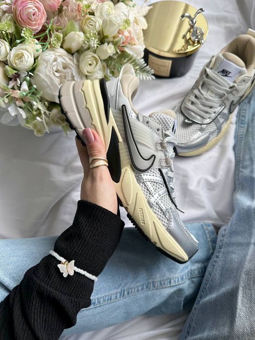 Nike V2K Runtekk Summit White Metallic Silver