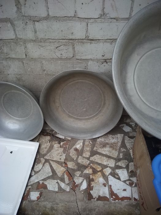 Продам аллюминиевые тазы и противень.