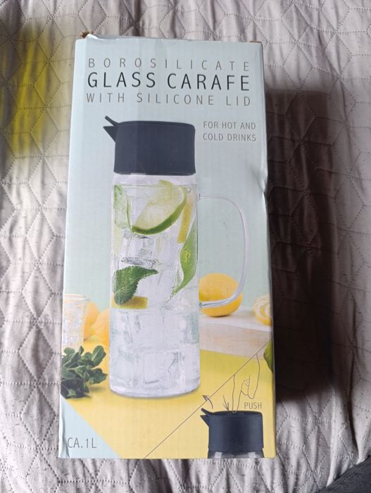 Szklany dzbanek do napojów