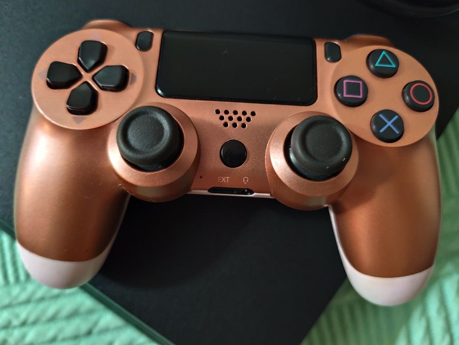 Ps4pro com cabo HDMI e comando
