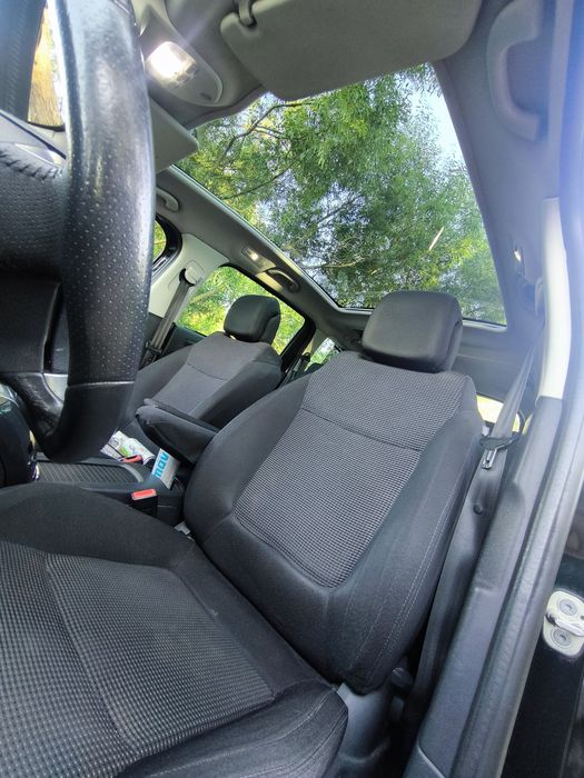 Peugeot 5008 2.0hdi 150km , manual 6 biegów .