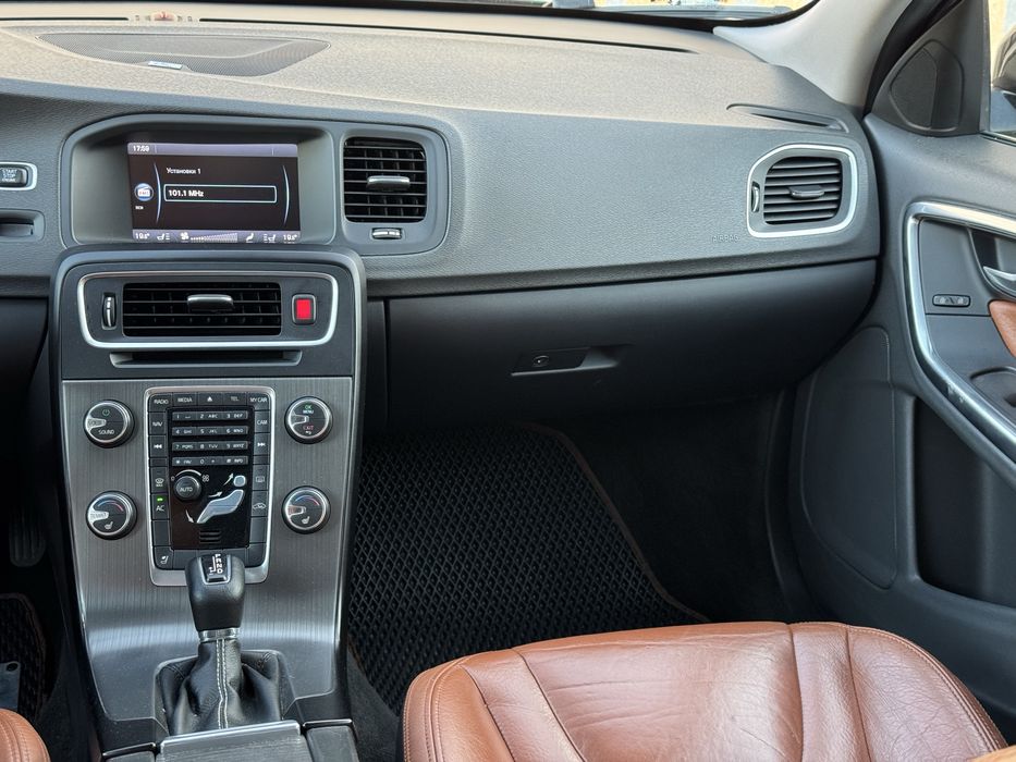 Volvo S60, 2011 року, 3.0 бензин, автомат, повний привід