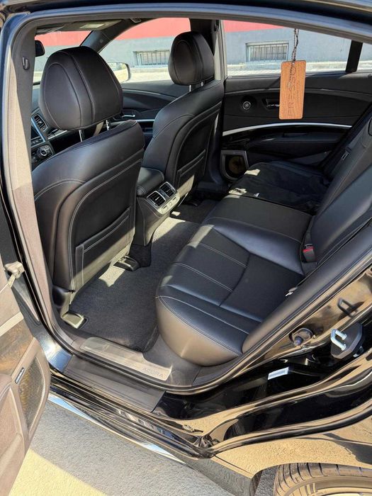 Acura RLX 3,5 V6 Sport Hybrid SH-AWD / Honda Legend