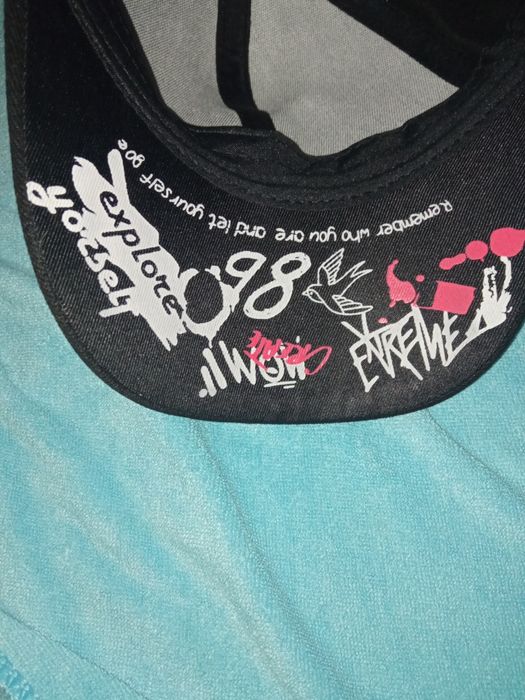 Kolorowa czapka z daszkiem