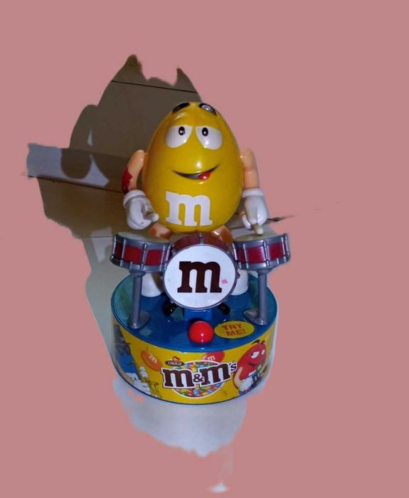 Музыкальная игрушка m&ms БАРАБАНЩИК