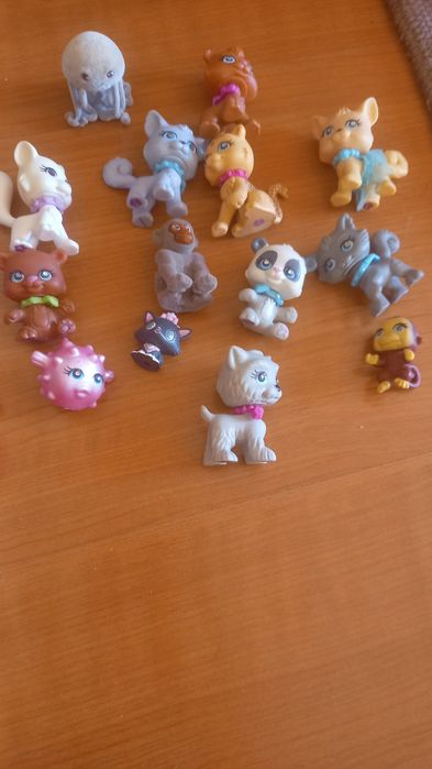 Bonecos da Polly pockey e do shopping